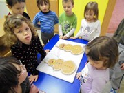 Pečení sněhuláků pro kamarády v Africe